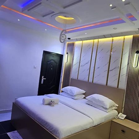 Vhs Vinchee Suites ลากอส ภายนอก รูปภาพ
