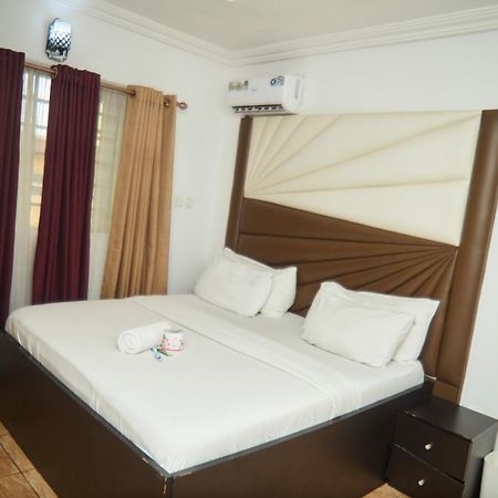 Vhs Vinchee Suites ลากอส ภายนอก รูปภาพ