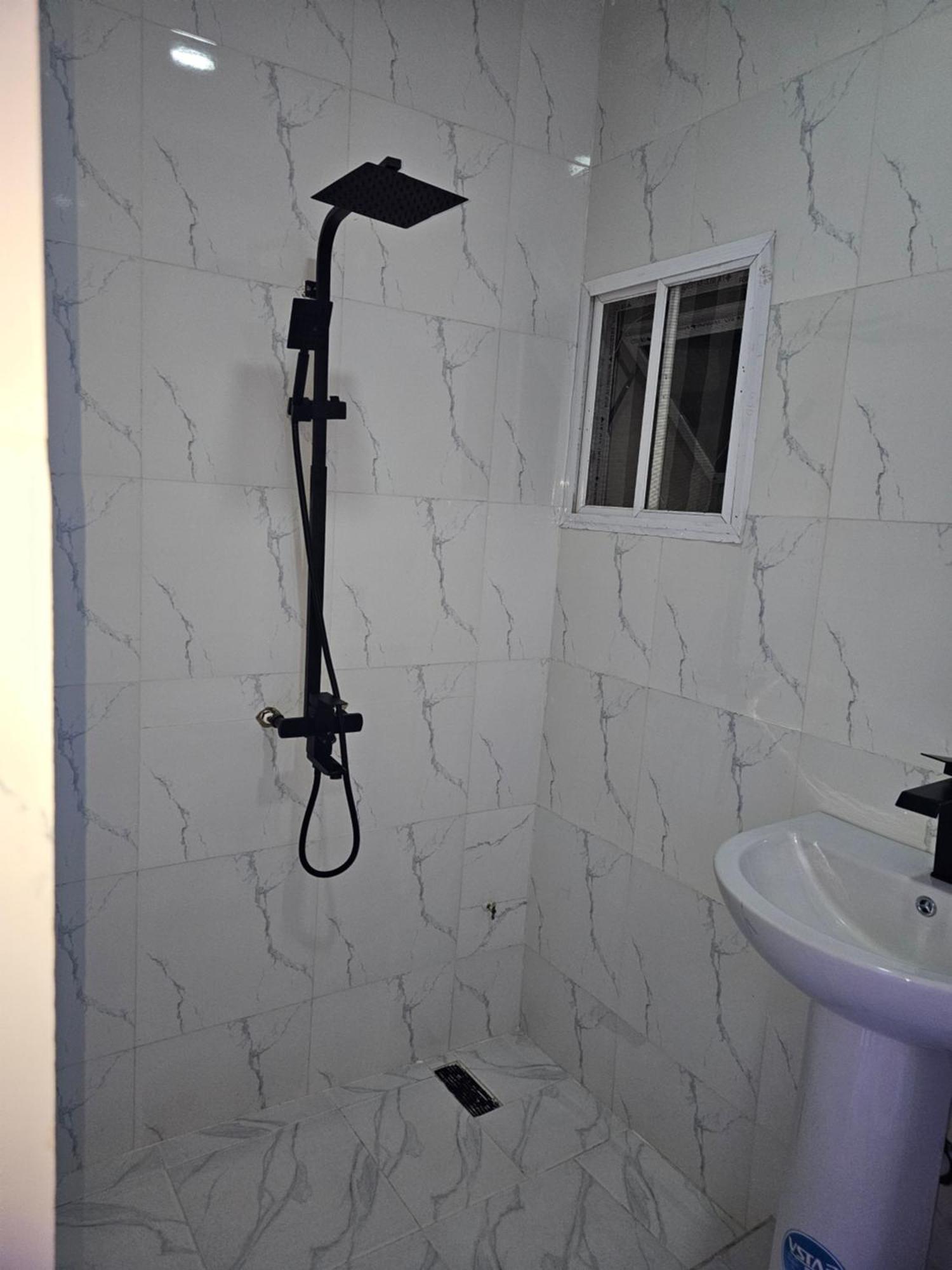 Vhs Vinchee Suites ลากอส ภายนอก รูปภาพ