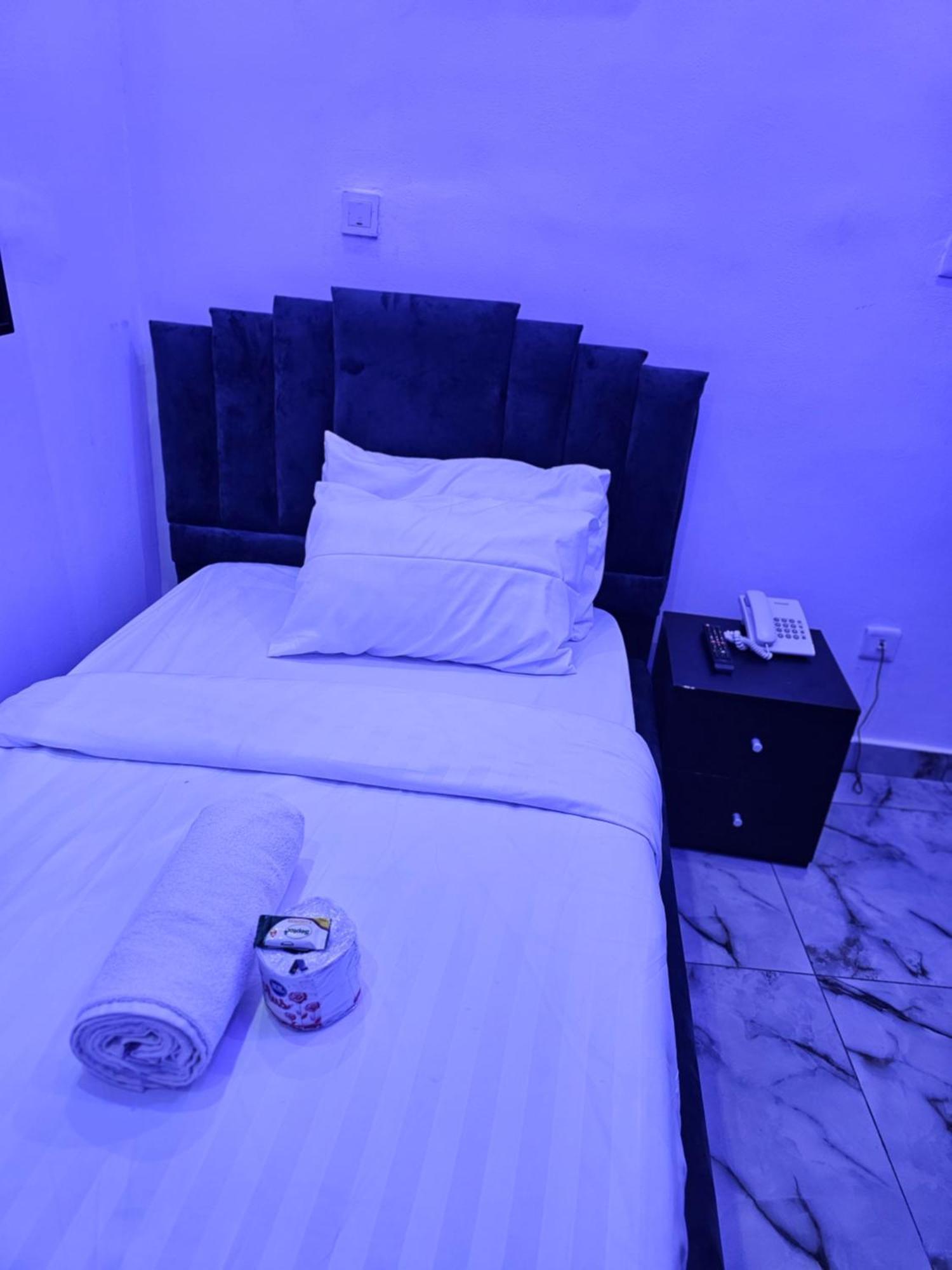 Vhs Vinchee Suites ลากอส ภายนอก รูปภาพ