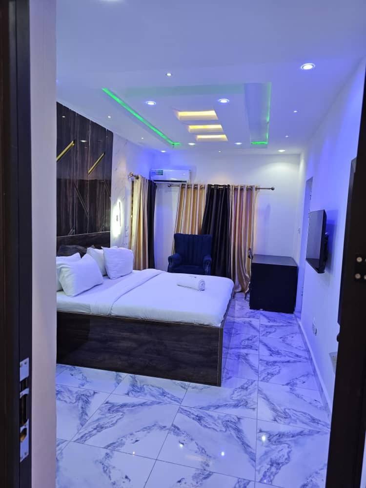 Vhs Vinchee Suites ลากอส ภายนอก รูปภาพ