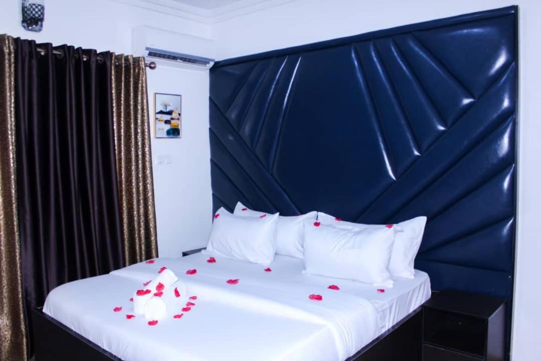 Vhs Vinchee Suites ลากอส ภายนอก รูปภาพ