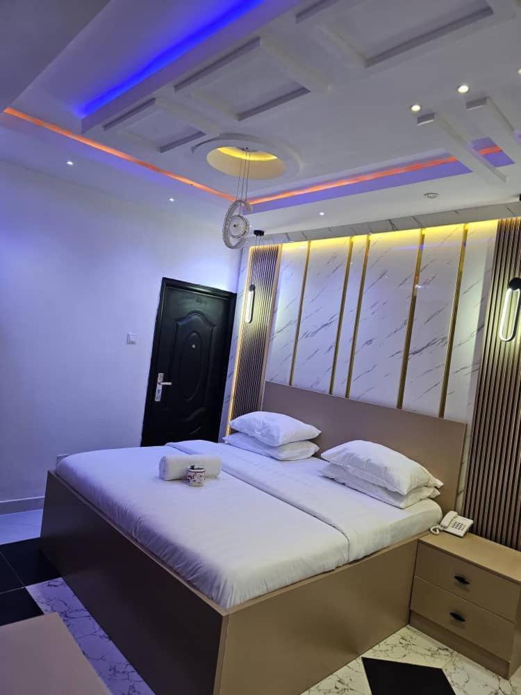 Vhs Vinchee Suites ลากอส ภายนอก รูปภาพ