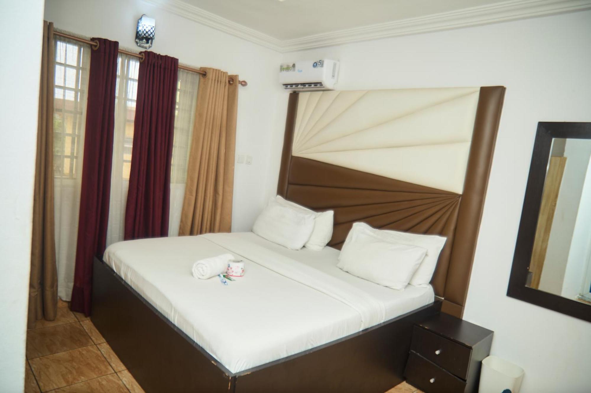Vhs Vinchee Suites ลากอส ภายนอก รูปภาพ