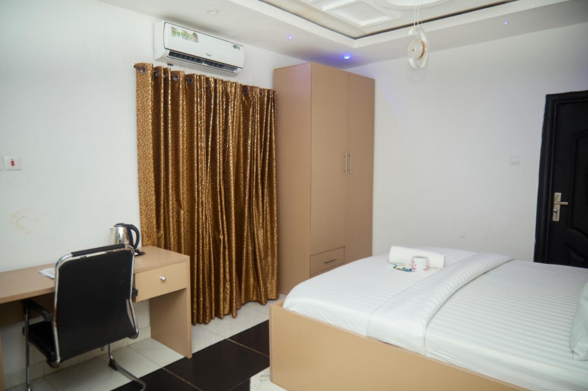 Vhs Vinchee Suites ลากอส ภายนอก รูปภาพ