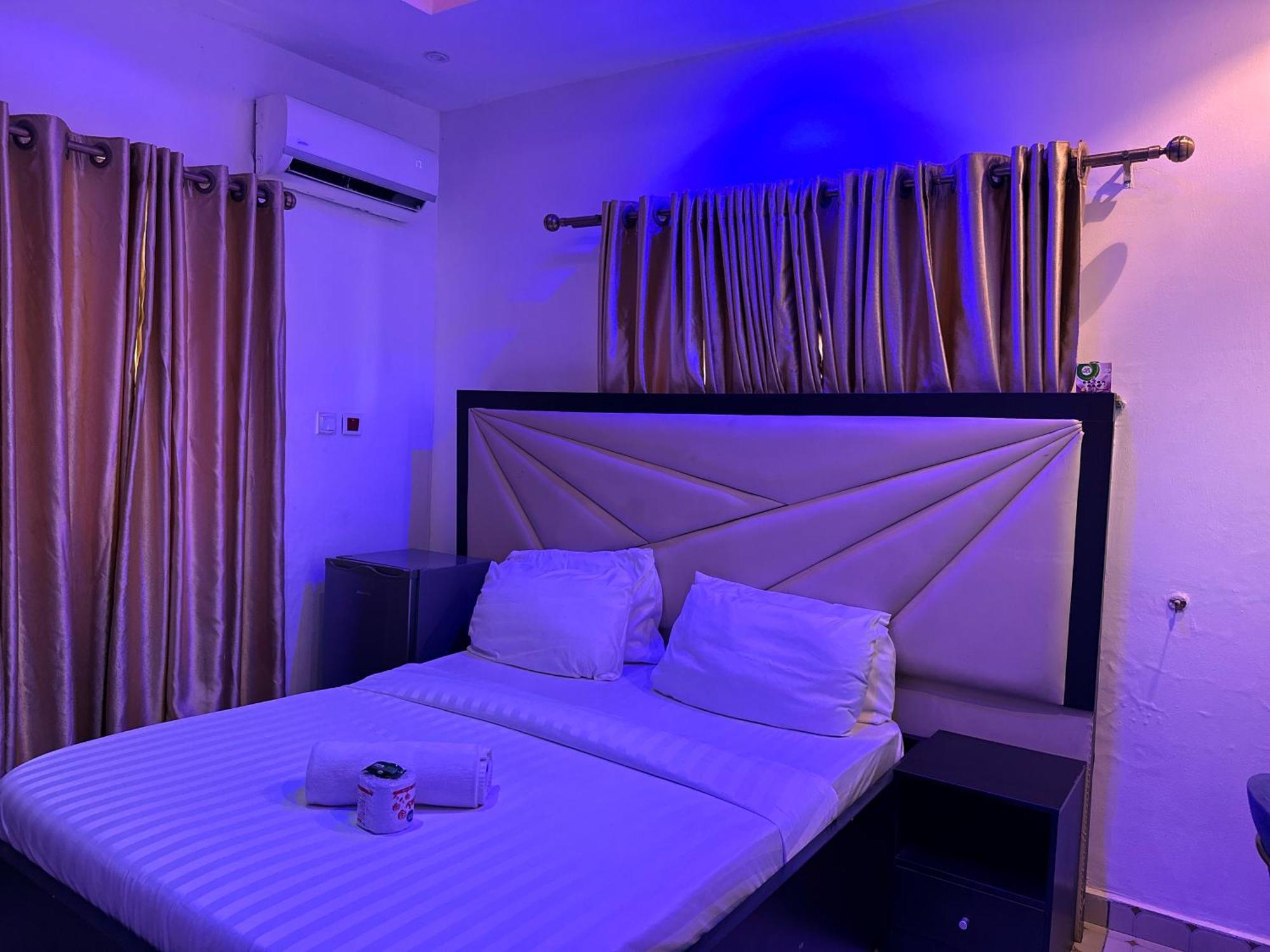 Vhs Vinchee Suites ลากอส ภายนอก รูปภาพ